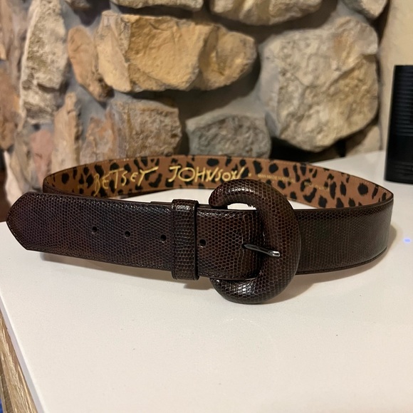 Betsey Johnson Brown Belt Vegan Faux Leather size M - Picture 1 of 8